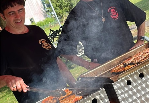 Alex und Martin beim Grillen