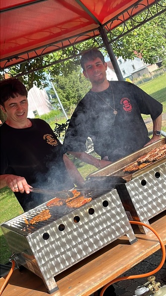 Alex und Martin beim Grillen.jpeg